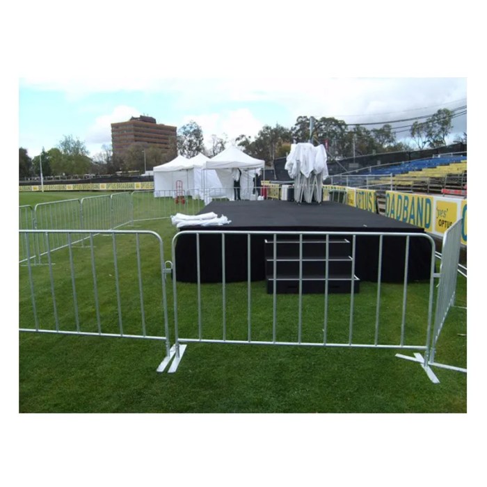 Metal crowd control barricades