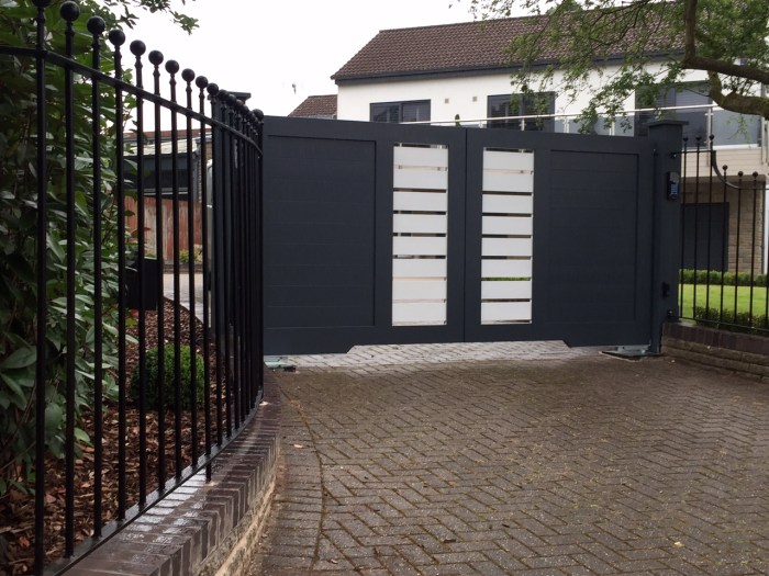 Electric security gates for business