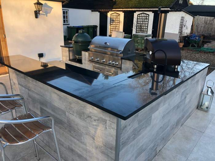 Outdoor kitchen living spaces