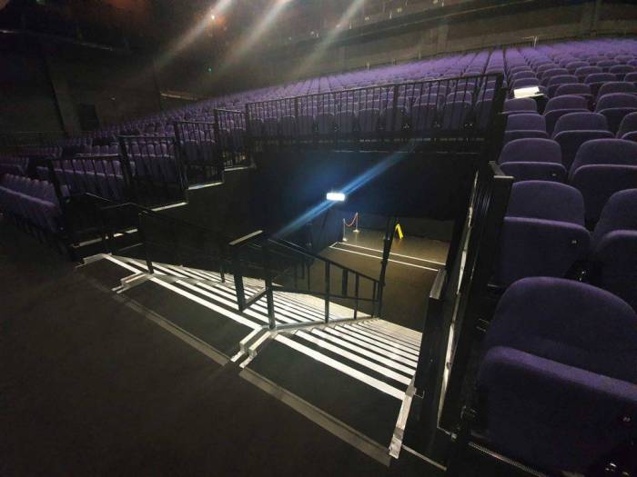 Crowd control barricades